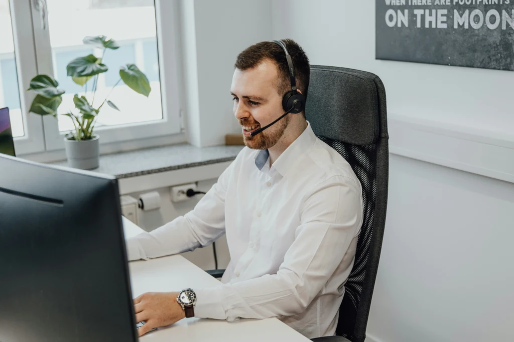 How AI Transforms Outbound Call Centers